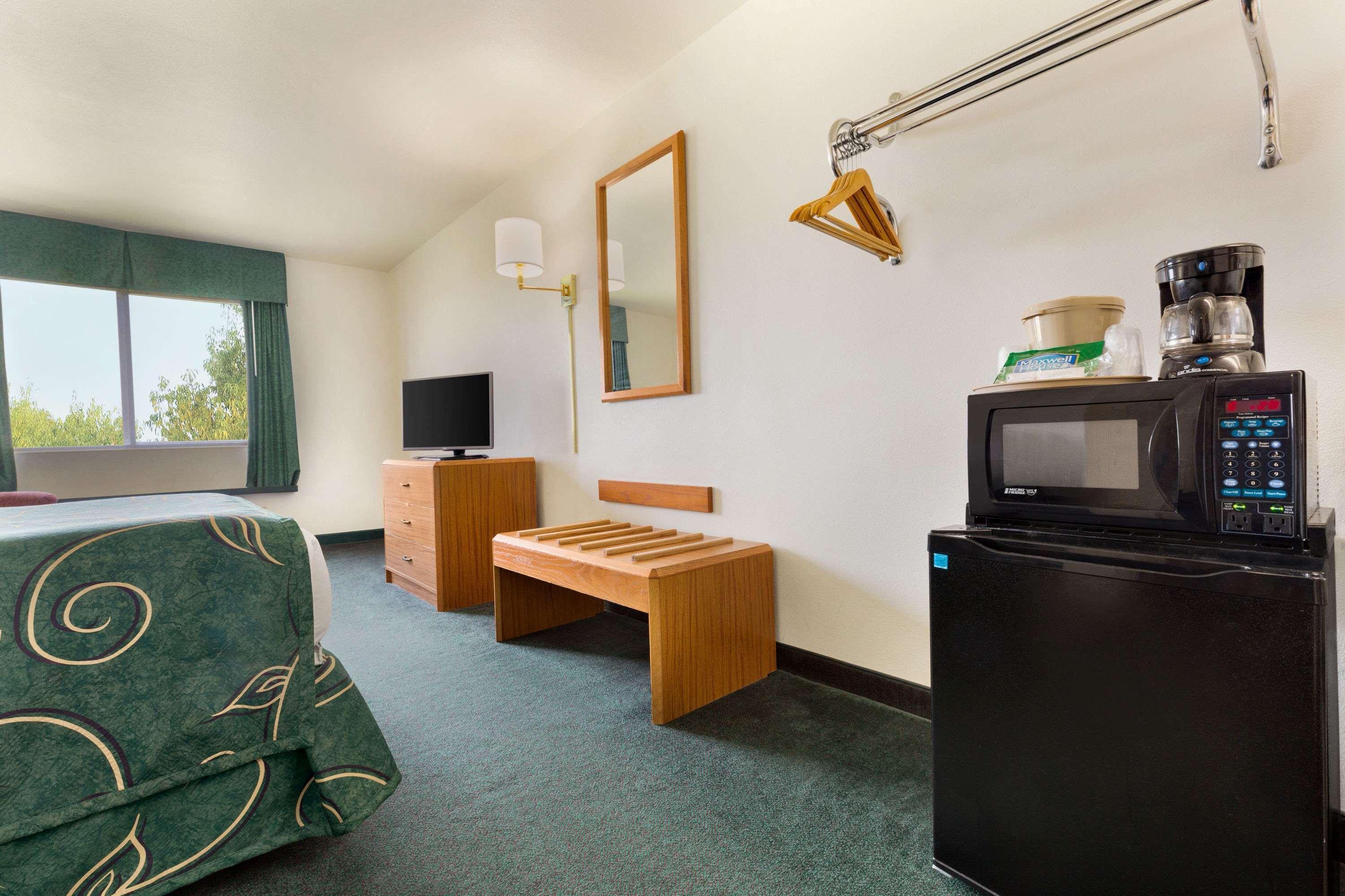 Travelodge By Wyndham Sharon Springs Экстерьер фото